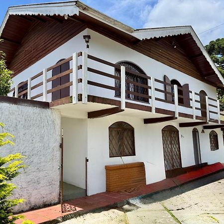 Casa Da Vovo Em Campos Do Jordao Villa Exteriör bild